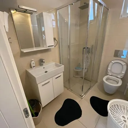 アパート Santa Sarandë