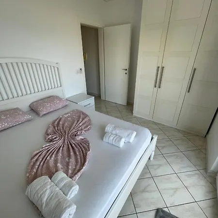 Santa Appartamento Sarandë