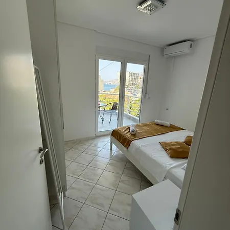 Santa Appartamento Sarandë